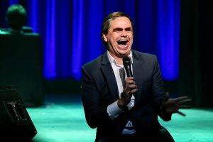 Restaurante Aragon promove noite de stand-up comedy com humorista Carioca