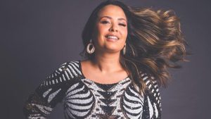 Arraial da Clube.Co tem Adriana Samartini no comando da festa