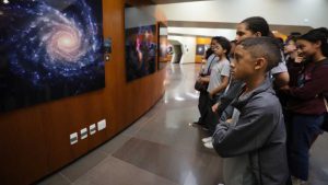 Explore o Quadrado: Céu estrelado do Planetário e espaços culturais para encantar as crianças nas férias
