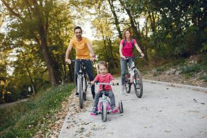 Férias escolares: confira 5 brincadeiras para manter as crianças em movimento durante os dias de pausa