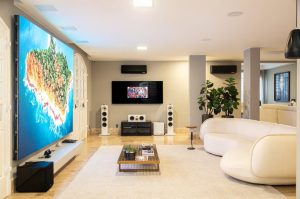 CLX Tech & Design apresenta sofisticado showroom no Lago Sul e estreia podcast