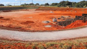 Área da bacia de detenção do Drenar que vai receber volume pluvial equivale a quatro campos de futebol