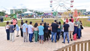 Pacientes psiquiátricos do HBDF visitam o projeto Nosso Natal, na Esplanada