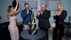 Festa de Henrique Farinon reúne amigos e familiares no Lago Sul