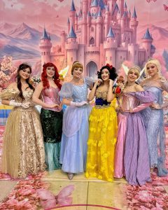 Reino Encantado: experiência teatral e gastronômica une magia Disney, pratos criativos e interatividade em Brasília