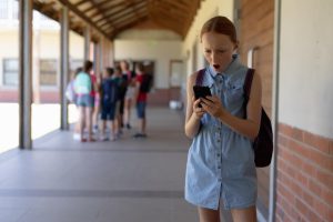 Os benefícios dos alunos não usarem o celular na escola: uma perspectiva psicológica