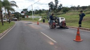 Trabalho conjunto do GDF assegura manutenção asfáltica durante o período chuvoso