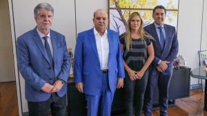 Governador empossa novo secretário de Saúde