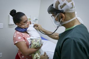 Sazonalidade das doenças respiratórias alerta para cuidados com as crianças