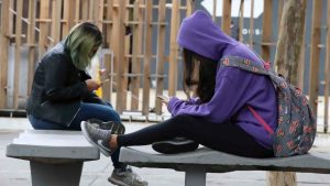 Divulgado guia para orientar escolas sobre uso consciente de celulares