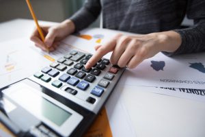 Isenção do IR para quem ganha até R$ 5 mil exige reforma administrativa e equilíbrio fiscal, alerta especialist