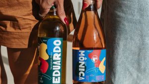 Vinícola Brasília lança rótulos exclusivos em homenagem a tradicional bloco de rua carnavalesco