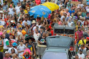 Carnaval de rua: especialista ensina como se preparar para encarar a folia com resistência e disposição