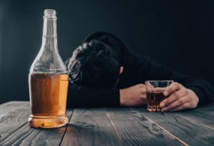 Consumo excessivo de álcool pode aumentar o risco de derrame, alerta neurocirurgião