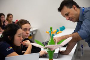Meninas na Ciência: como as escolas podem incentivar futuras cientistas