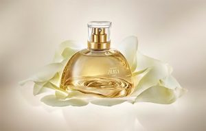 Com ingrediente inédito na perfumaria mundial, Natura lança nova marca: Natura Aura