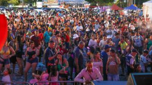 Feira de troca de livros, filmes e folia pós-Carnaval são destaques do fim de semana