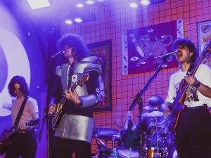 Banda Turno Noturno agita Infinu em show cheio de energia