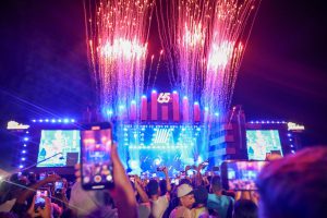 Queima de fogos marca a virada para o 21 de abril: Brasília completa 65 anos