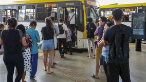 Confira o que abre e o que fecha no feriado prolongado do Dia do Trabalhador