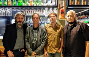 Banda Flint Stones faz tributo aos Rolling Stones no London Street Pub