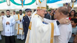 Missa dos 65 anos de Brasília é marcada pela emoção com mensagem de adeus ao papa Francisco