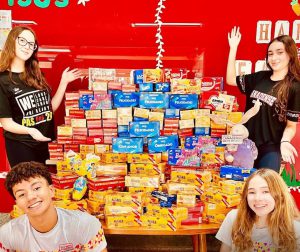 Escola de Brasília arrecada chocolates para famílias atendidas pelo Centro Reviver