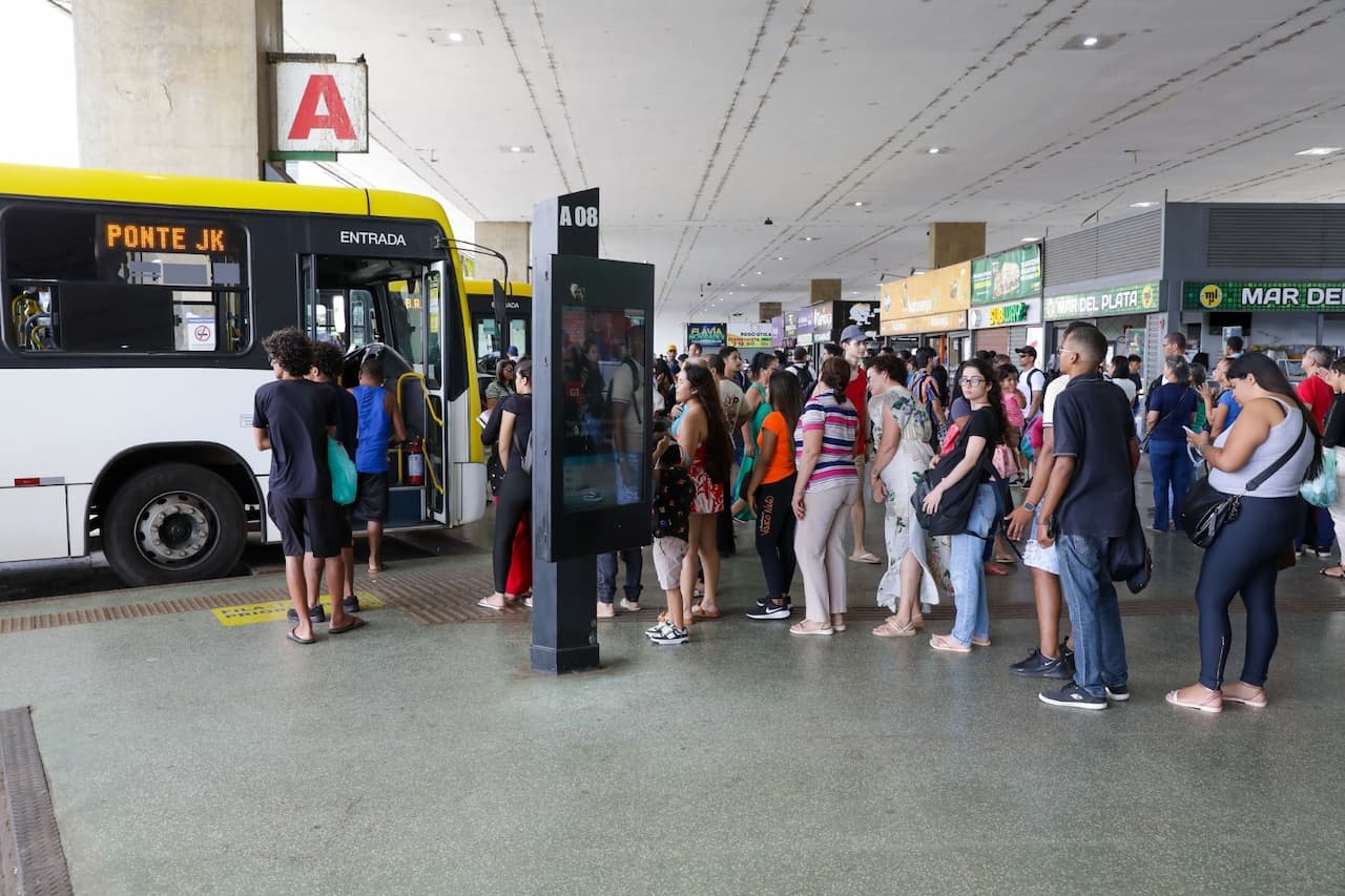 Vai de Graça registra mais de 2,4 milhões de acessos nos ônibus e metrô do DF durante o Carnaval