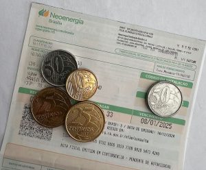 Mais de 155 mil famílias do DF podem ter até 65% de desconto na fatura de energia