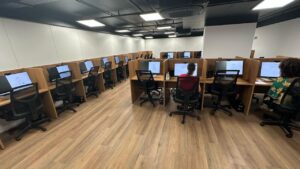 Detran-DF inaugura sala com capacidade de aplicação de 4 mil provas mensais para obtenção da CNH