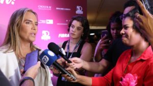 Governadora em exercício Celina Leão entrega prêmio em homenagem a lideranças femininas