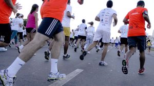 Trânsito no domingo (25) terá alterações para passeio ciclístico, corridas e congresso de engenharia sanitária