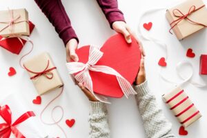 Celebre o amor com presentes que falam com o coração