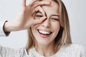 Especialista brasiliense esclarece mitos sobre as lentes de contato dental