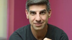 Rodrigo Dib, especialista em empregabilidade, lança seu primeiro livro “O Mundo é seu, mas calma lá”