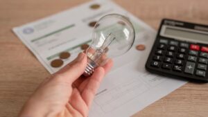 Saiba como economizar energia e evitar o aumento no valor da conta