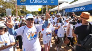 Caminhada ‘Movimente-se: Viver 60+’ leva ações de bem-estar e valorização da pessoa idosa ao Eixão do Lazer