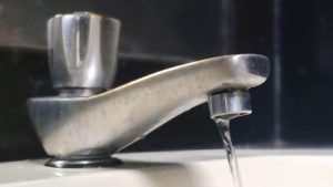 Manutenção na rede interrompe fornecimento de água em áreas do Lago Sul e do Gama nesta quarta-feira (2)
