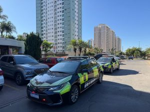 Operação combate estacionamento irregular em vagas especiais
