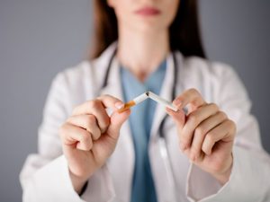 Dia Nacional de Combate ao Fumo alerta para danos do cigarro além do coração: intestino e sistema vascular também estão em risco