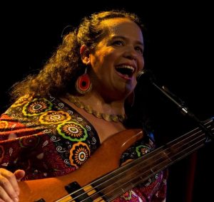 Projeto Brasilidades convida Renata Amaral para aula-espetáculo, no Centro Tradicional de Invenção Cultural