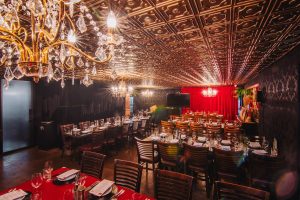 Restaurante Universal apresenta Mezanino repaginado e anuncia rebranding estratégico
