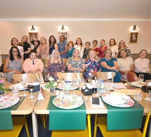 Almoço das Amigas do Vinho celebra a amizade e a alegria em Brasília