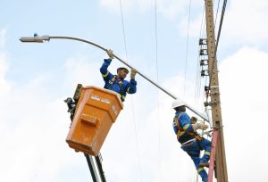 Mutirão da CEB recupera iluminação na 711 Sul após série de furtos e vandalismo