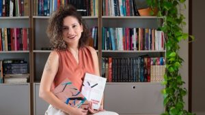 Fabiane Guimarães, autora de Apague a luz se for chorar, livro que vai para as telonas,  é destaque no Elas Publicam 2025