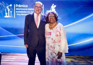 Eunice Prudente e Antônio Jacinto são agraciados com os Prêmios Professor Emérito e Guerreiro da Educação
