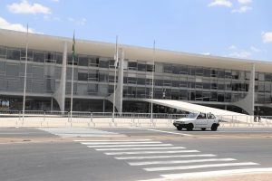 Detran-DF implantará nova faixa de pedestres semaforizada na Esplanada dos Ministérios