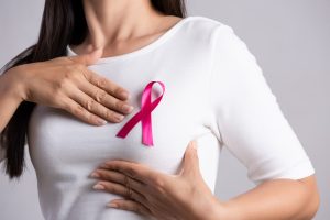 Empresas fortalecem a luta contra o câncer de mama com iniciativas no Outubro Rosa
