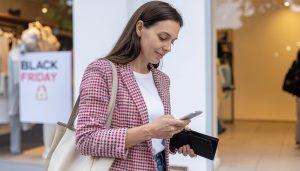 Black Friday 2025: como aproveitar os descontos sem se endividar e ainda fortalecer o comércio local