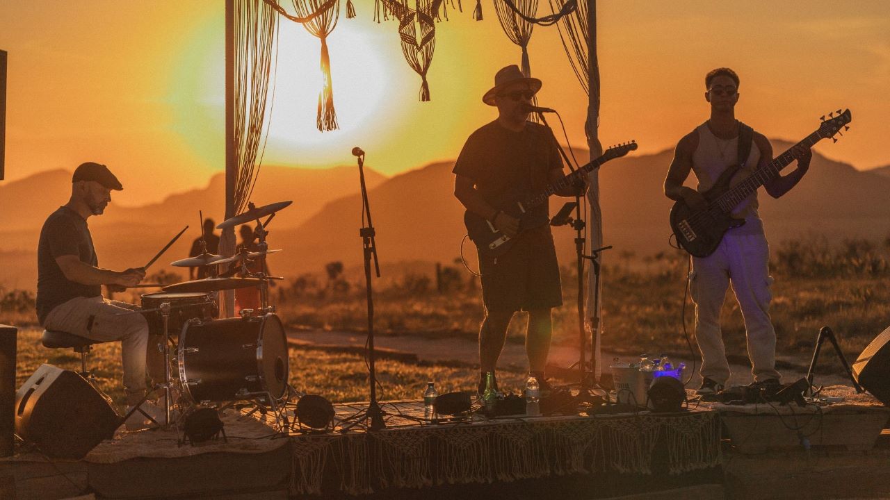 Mirante do Alto aposta em música e paisagem para encerrar 2025 e começar 2026 na Chapada dos Veadeiros